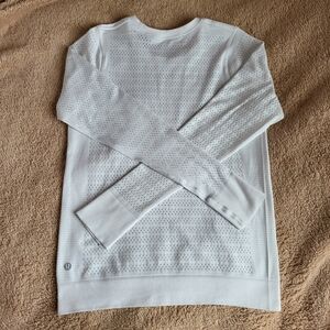 Lululemon Breeze By White Perforated Long Sleeve, sz. 4